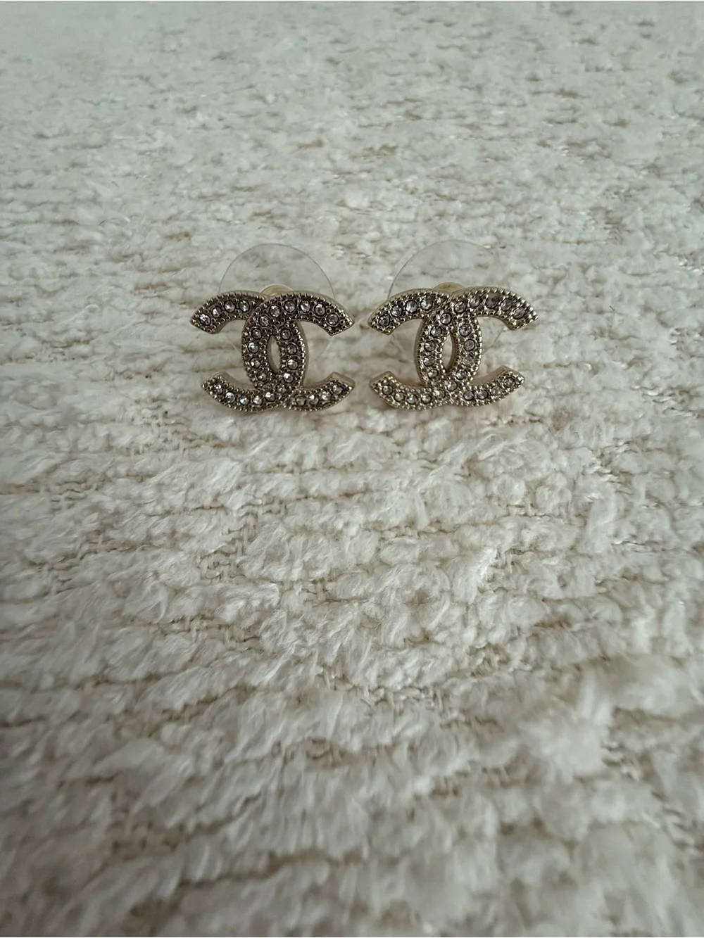 Gold Chanel small CC earrings - Picture 4 of 6